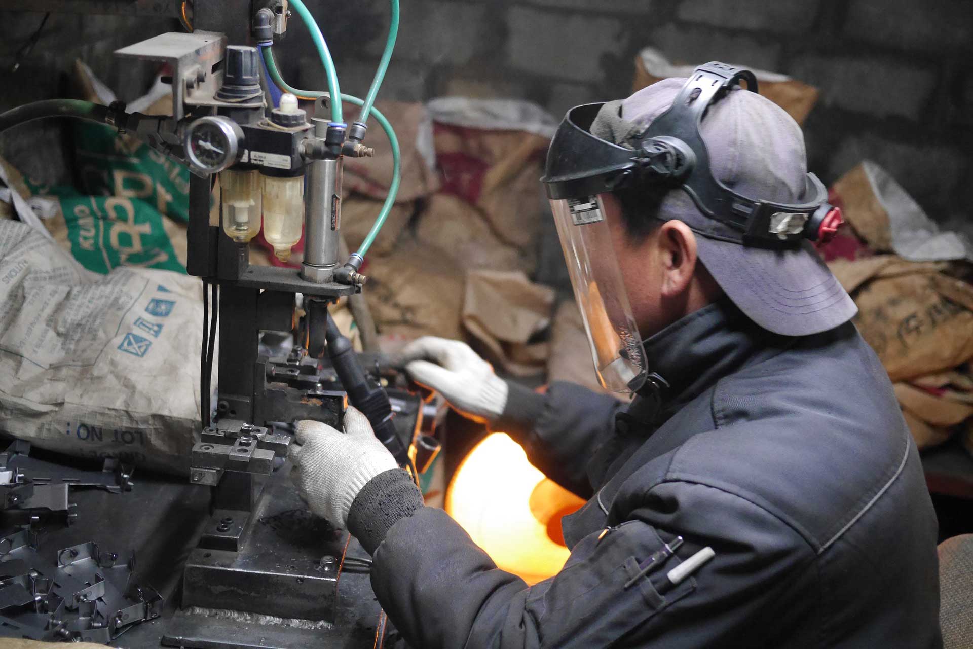 https://www.alatnica-bokan.com/wp-content/uploads/2017/04/welding-630618_1920.jpg
